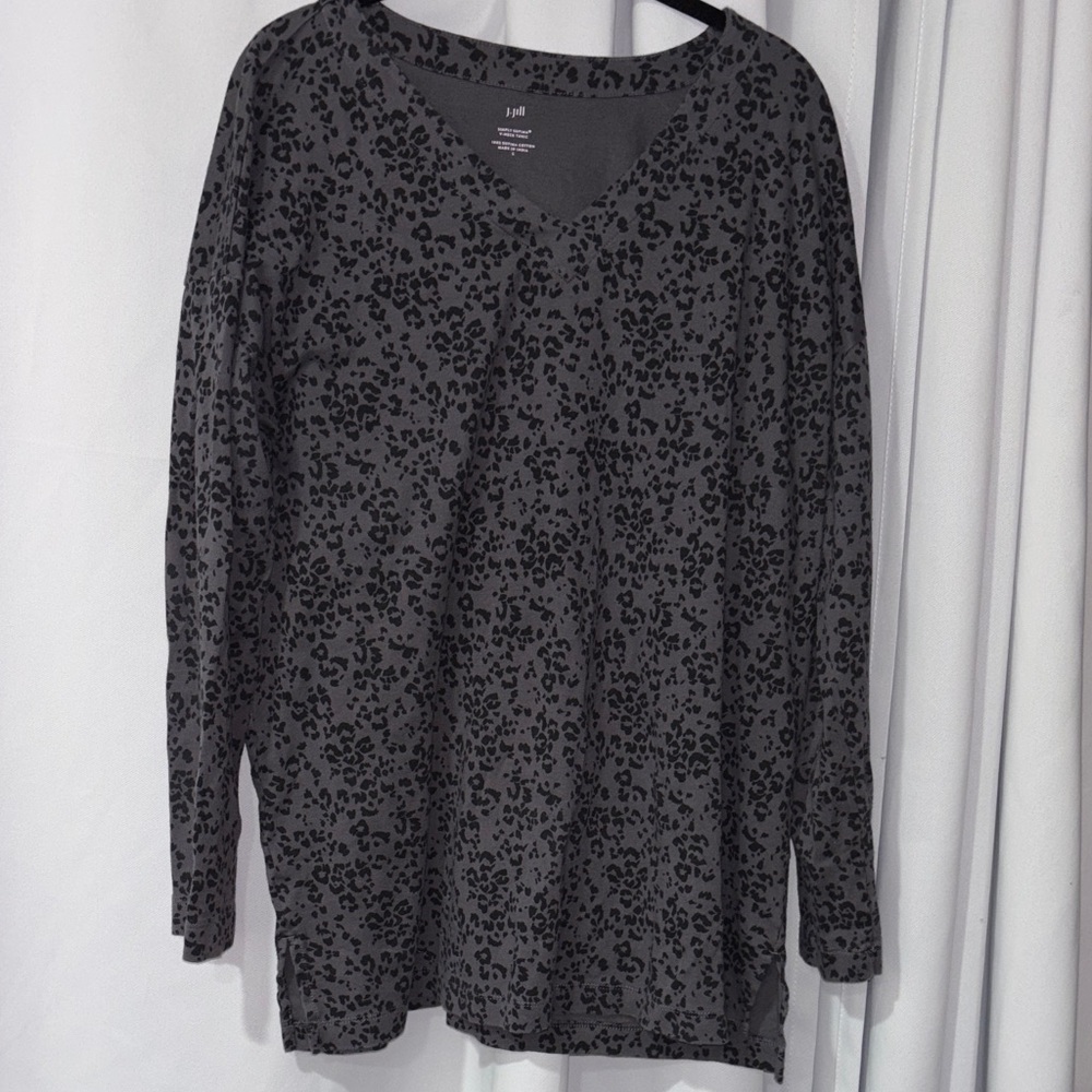 J. Jill Charcoal Animal Print V-Neck Blouse size large100% cotton‎
